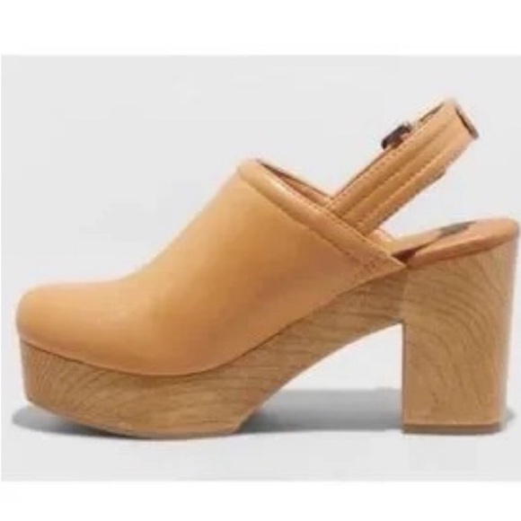 Shoes - A New Day Clog